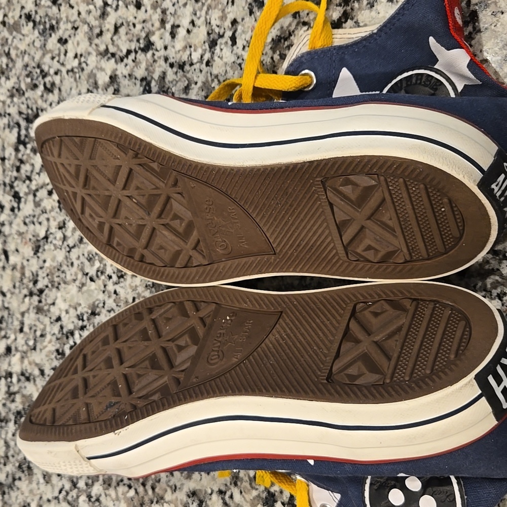 LIMITED EDITION CORALINE Converse Navy and Yellow Star Sneakers - Picture 16 of 16